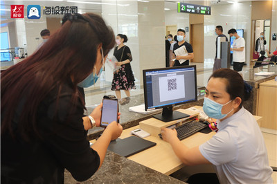 張店區(qū)行政審批服務(wù)局 一部手機(jī)辦證，區(qū)塊鏈技術(shù)賦能政務(wù)服務(wù)革新