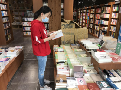 謝區(qū)市場(chǎng)監(jiān)管局開(kāi)展“掃黃打非”專項(xiàng)檢查，凈化報(bào)刊零售市場(chǎng)環(huán)境